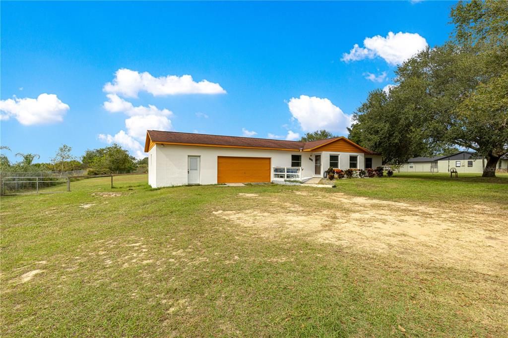 合同活跃: $319,900 (3 贝兹, 2 浴室, 1387 平方英尺)