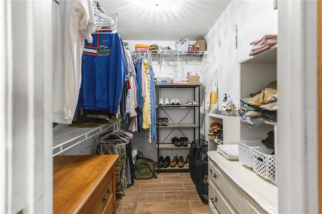 合同活跃: $319,900 (3 贝兹, 2 浴室, 1387 平方英尺)