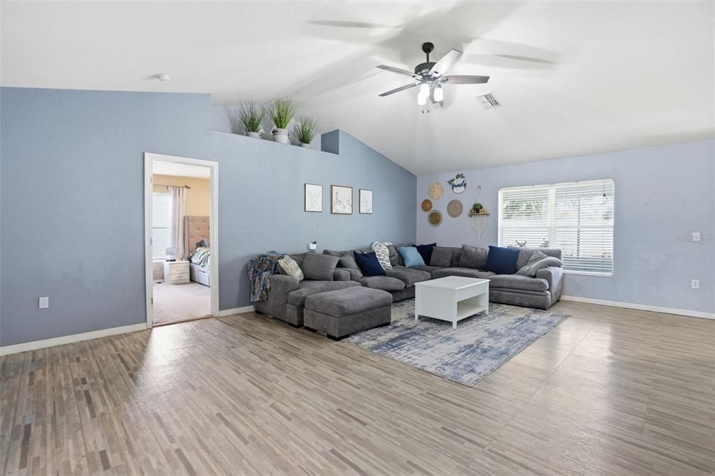 For Sale: $345,000 (3 beds, 2 baths, 2035 Square Feet)