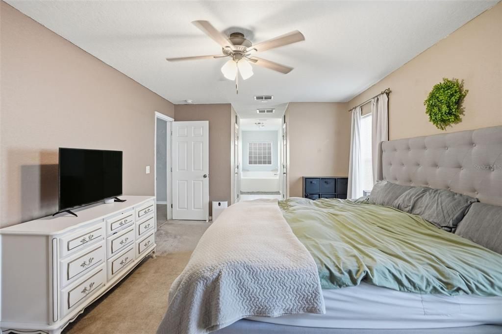 For Sale: $345,000 (3 beds, 2 baths, 2035 Square Feet)