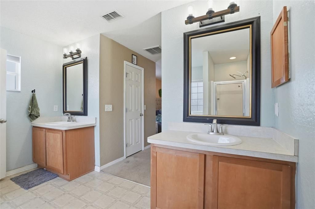 For Sale: $345,000 (3 beds, 2 baths, 2035 Square Feet)