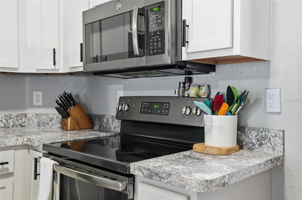 For Sale: $345,000 (3 beds, 2 baths, 2035 Square Feet)