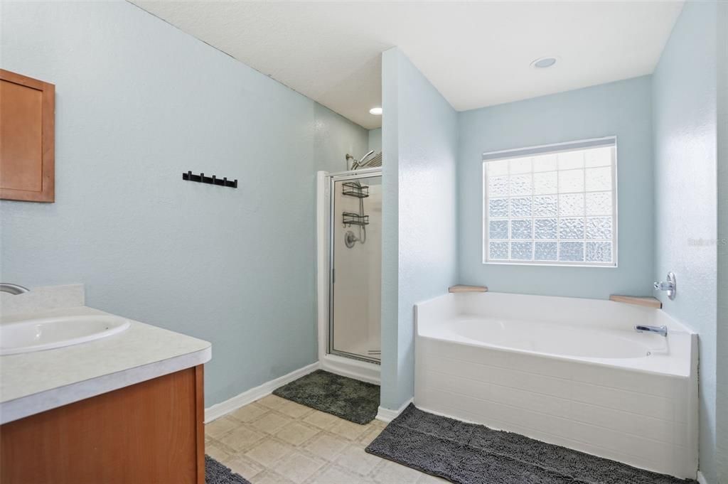 For Sale: $345,000 (3 beds, 2 baths, 2035 Square Feet)