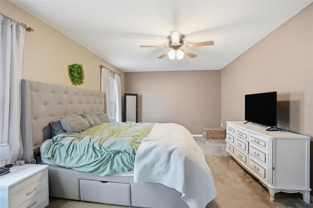 For Sale: $345,000 (3 beds, 2 baths, 2035 Square Feet)