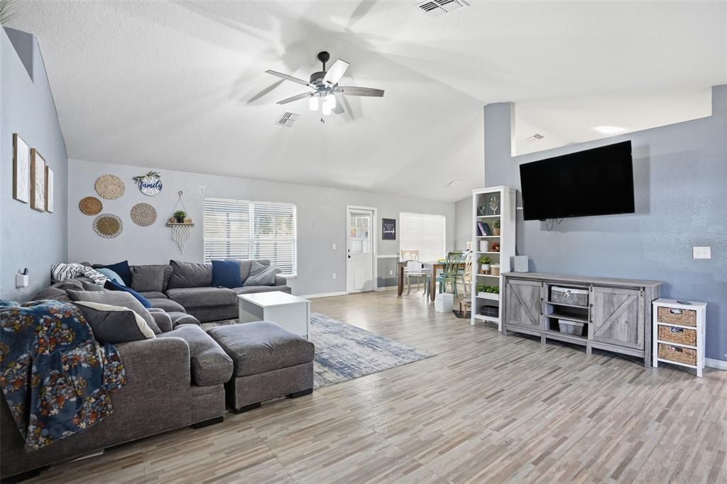 For Sale: $345,000 (3 beds, 2 baths, 2035 Square Feet)