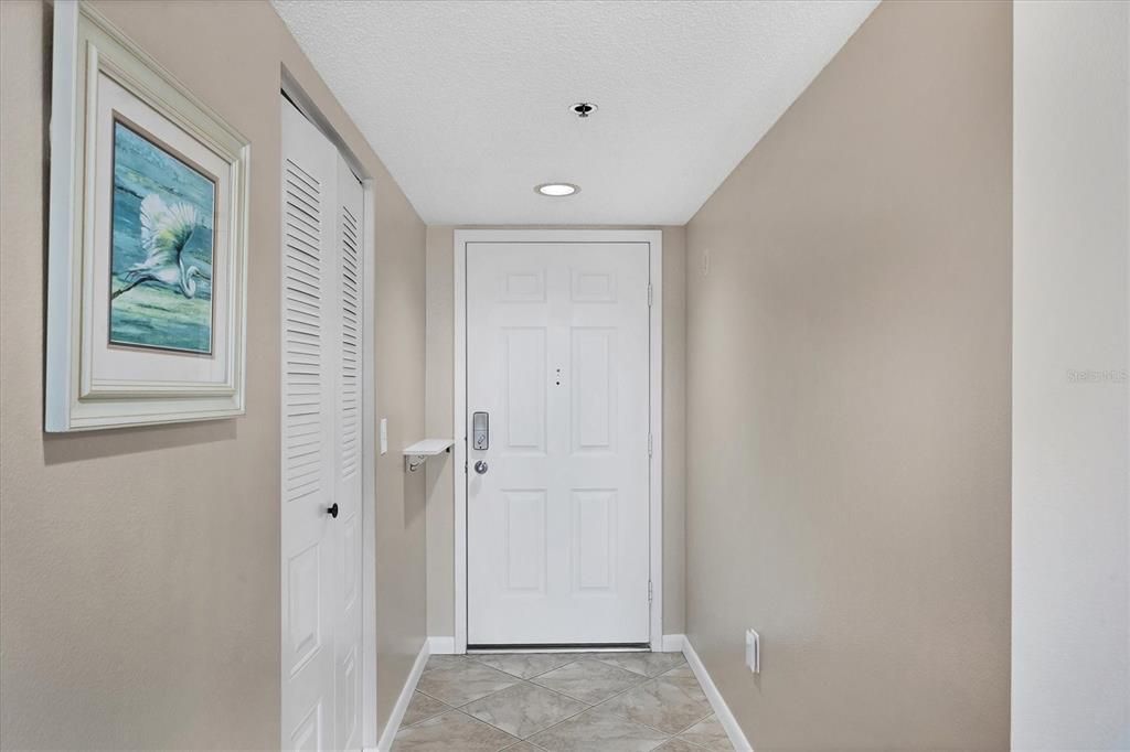 合同活跃: $199,900 (2 贝兹, 2 浴室, 1142 平方英尺)