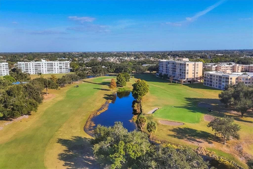 合同活跃: $199,900 (2 贝兹, 2 浴室, 1142 平方英尺)