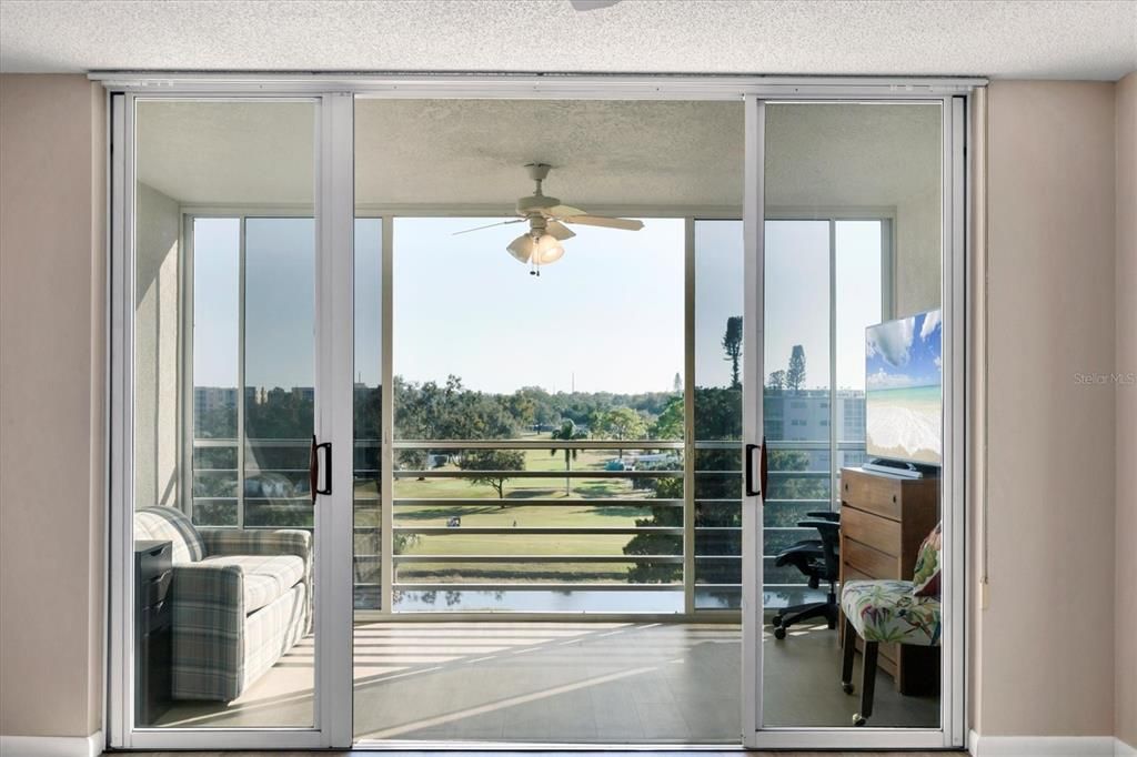 合同活跃: $199,900 (2 贝兹, 2 浴室, 1142 平方英尺)