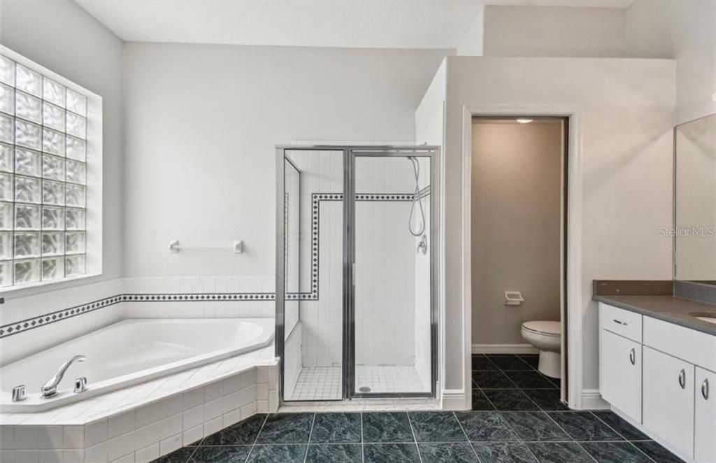 For Rent: $3,995 (4 beds, 3 baths, 2577 Square Feet)