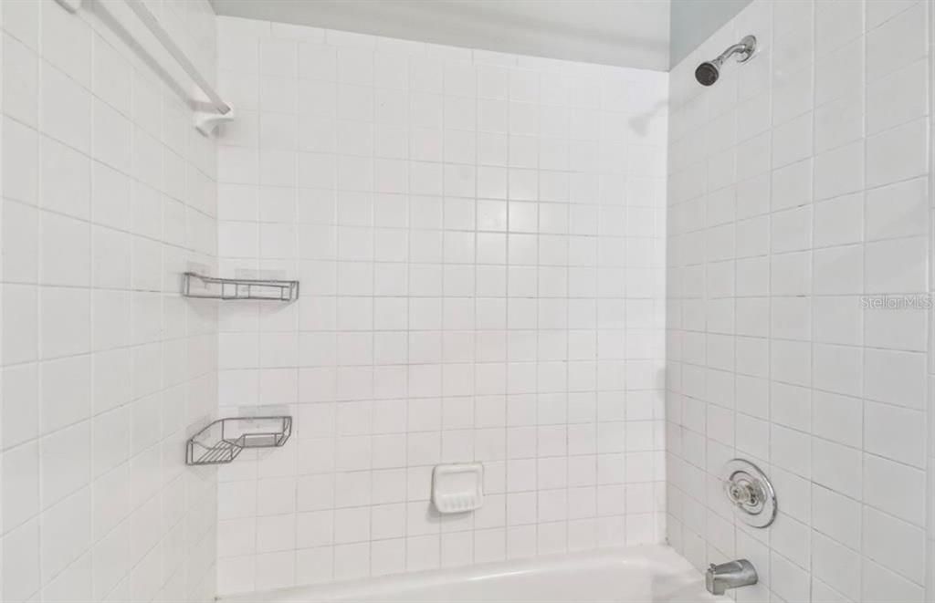 For Rent: $3,995 (4 beds, 3 baths, 2577 Square Feet)