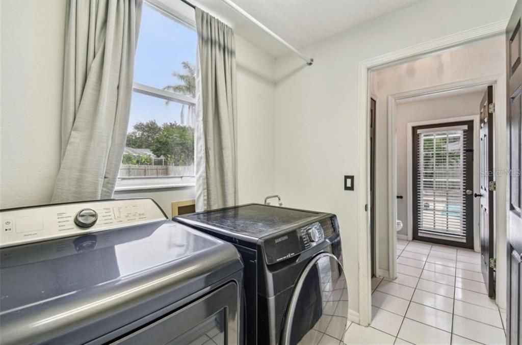 For Rent: $3,995 (4 beds, 3 baths, 2577 Square Feet)