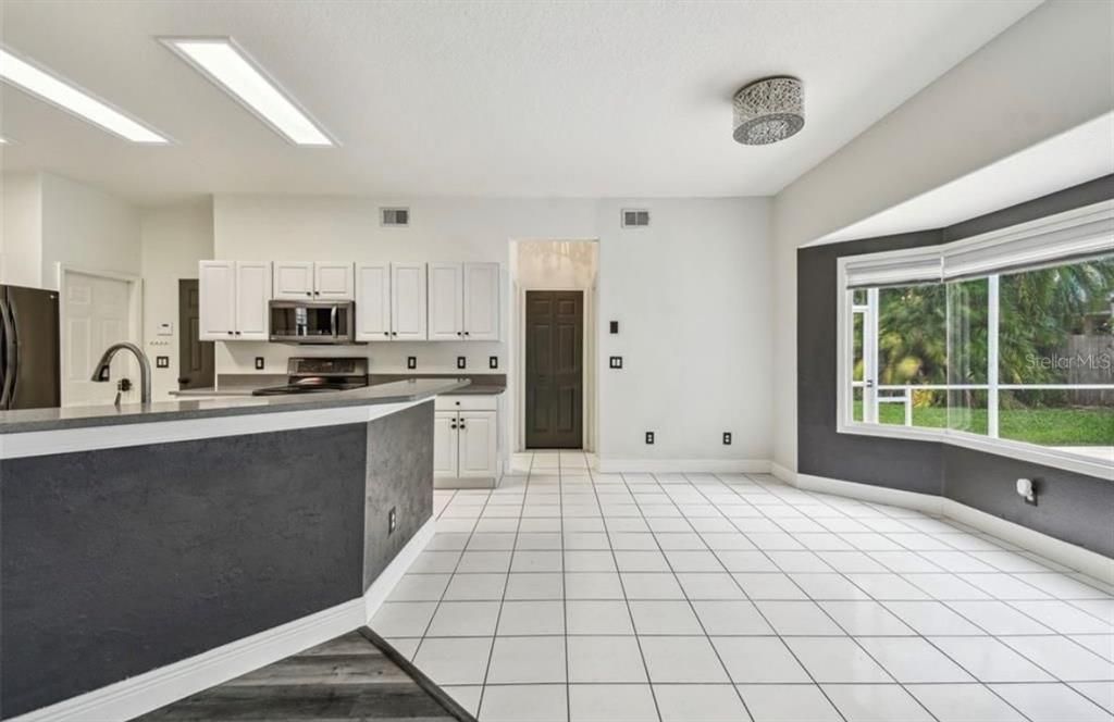 For Rent: $3,995 (4 beds, 3 baths, 2577 Square Feet)