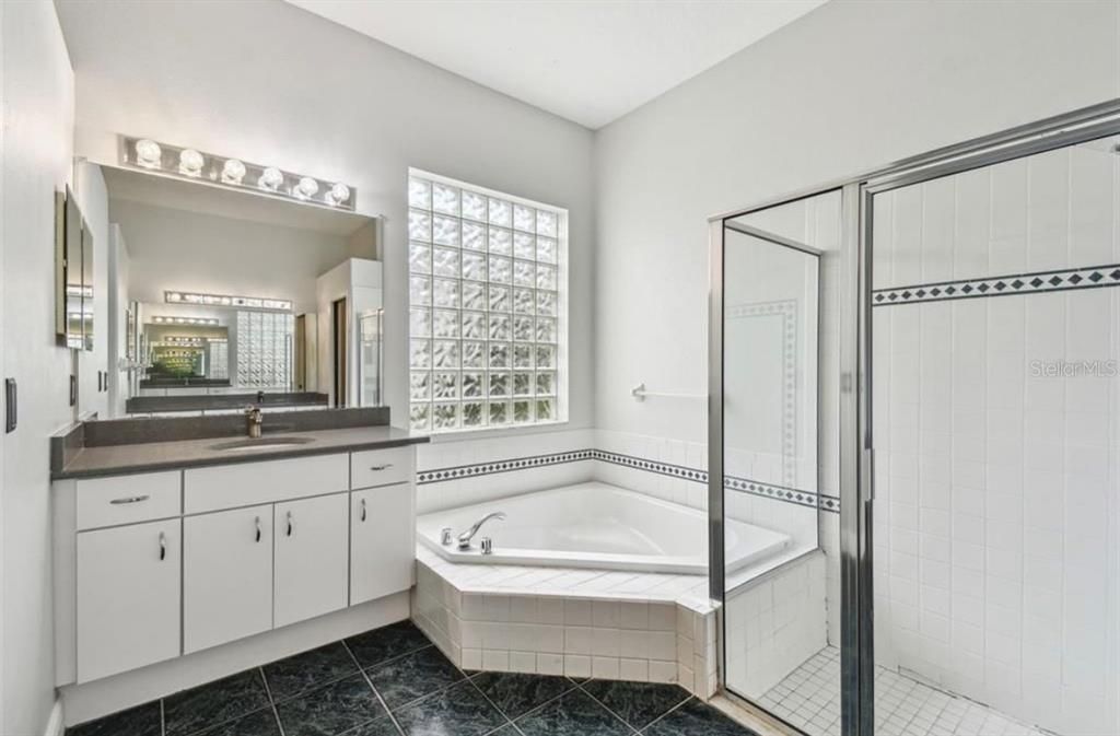 For Rent: $3,995 (4 beds, 3 baths, 2577 Square Feet)