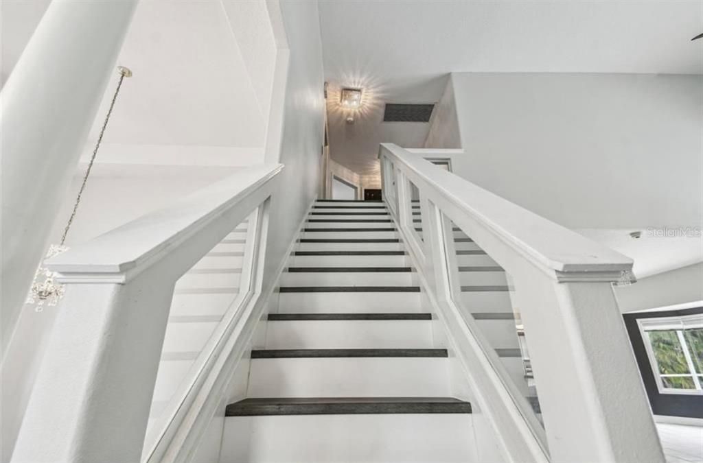 For Rent: $3,995 (4 beds, 3 baths, 2577 Square Feet)