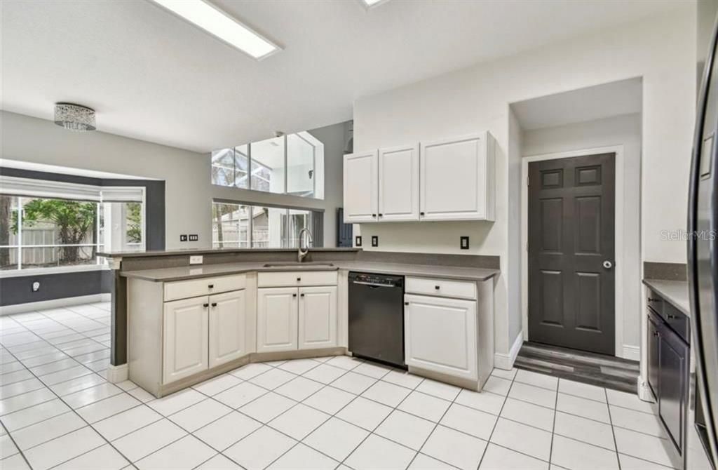 For Rent: $3,995 (4 beds, 3 baths, 2577 Square Feet)