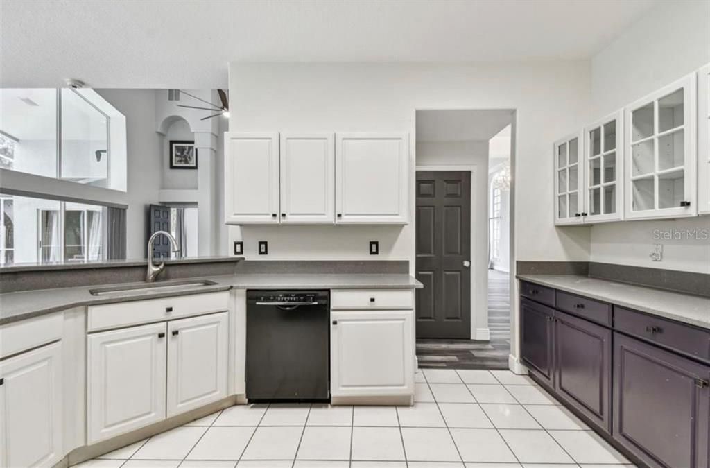 For Rent: $3,995 (4 beds, 3 baths, 2577 Square Feet)