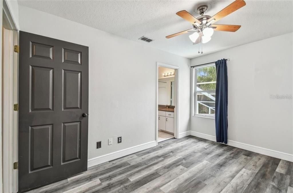 For Rent: $3,995 (4 beds, 3 baths, 2577 Square Feet)