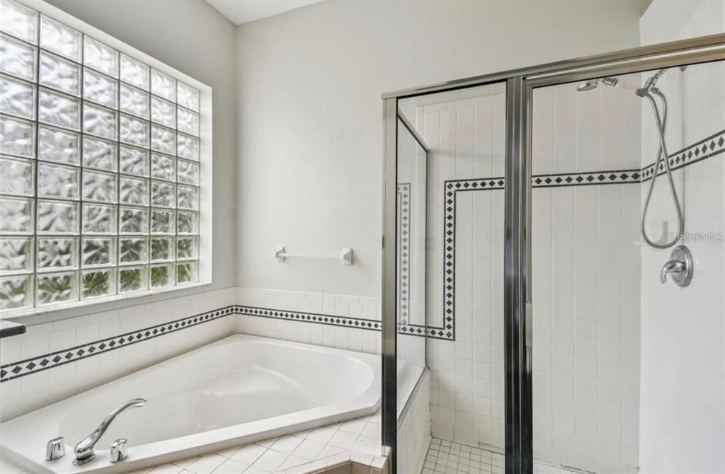 For Rent: $3,995 (4 beds, 3 baths, 2577 Square Feet)