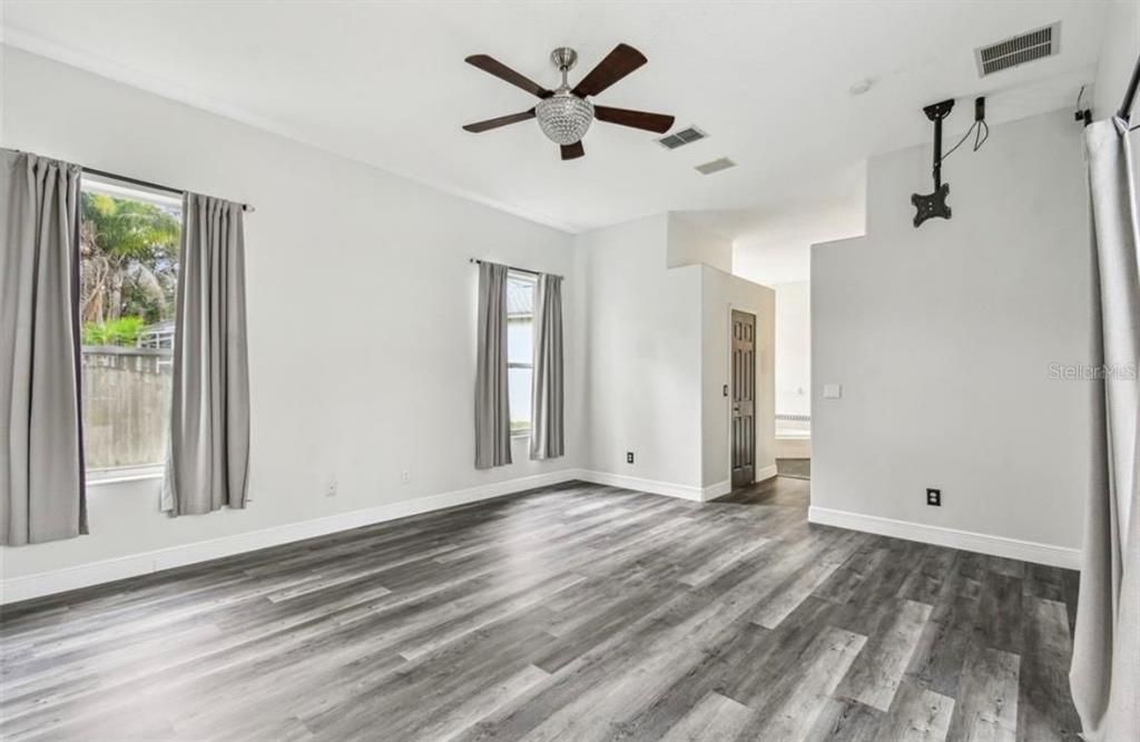 For Rent: $3,995 (4 beds, 3 baths, 2577 Square Feet)