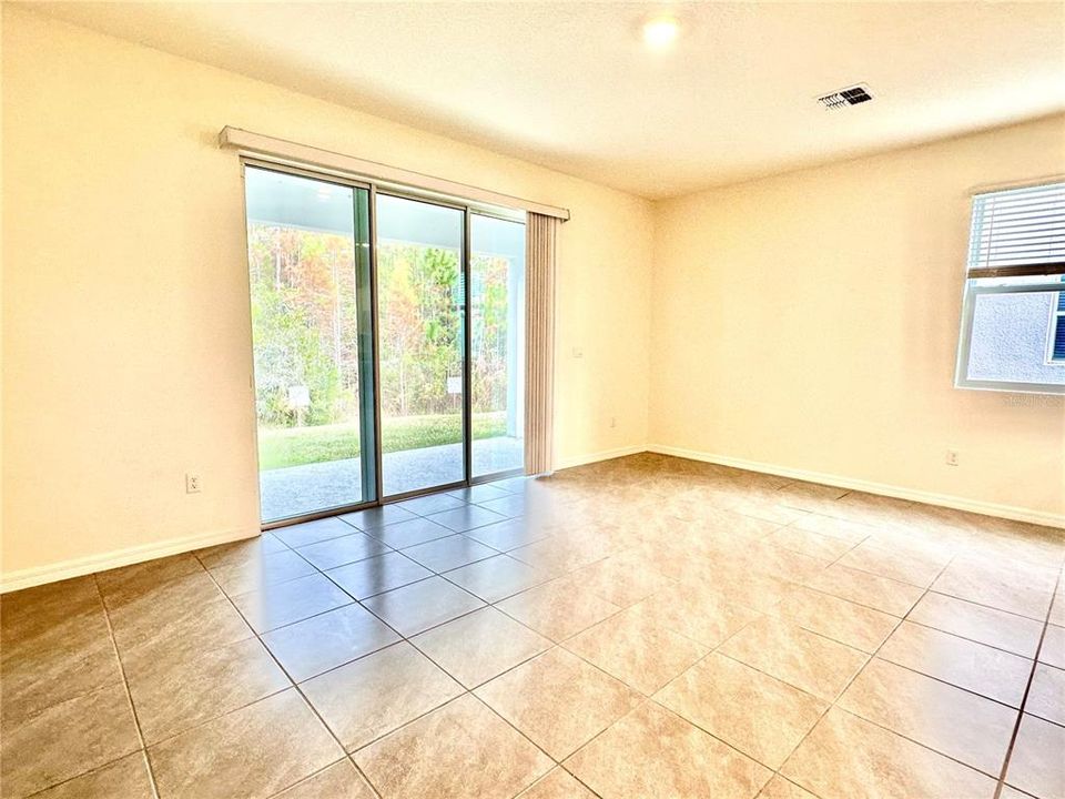 For Rent: $2,400 (3 beds, 2 baths, 1731 Square Feet)