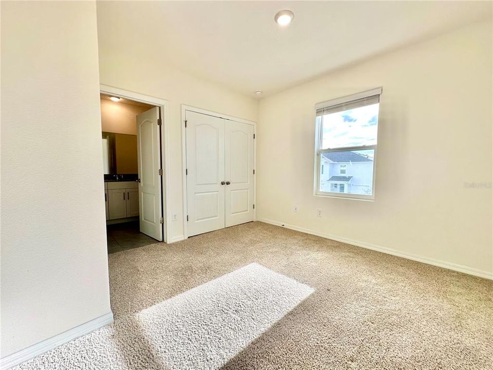 For Rent: $2,400 (3 beds, 2 baths, 1731 Square Feet)