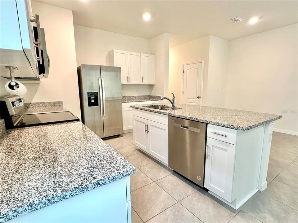 For Rent: $2,400 (3 beds, 2 baths, 1731 Square Feet)