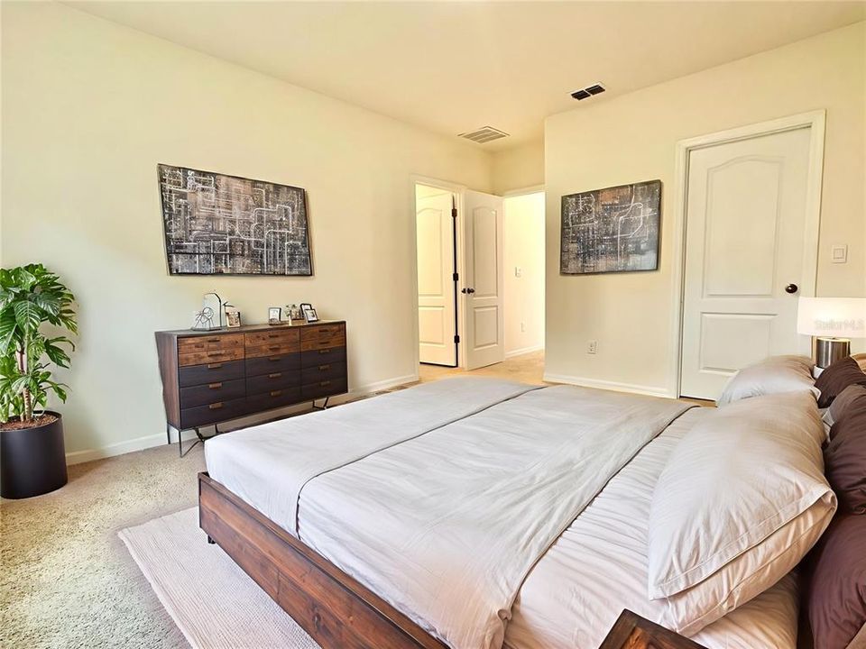 For Rent: $2,400 (3 beds, 2 baths, 1731 Square Feet)