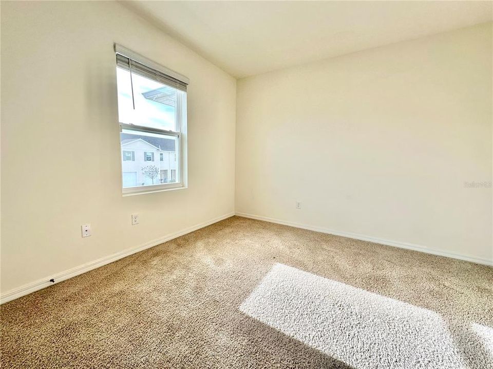 For Rent: $2,400 (3 beds, 2 baths, 1731 Square Feet)