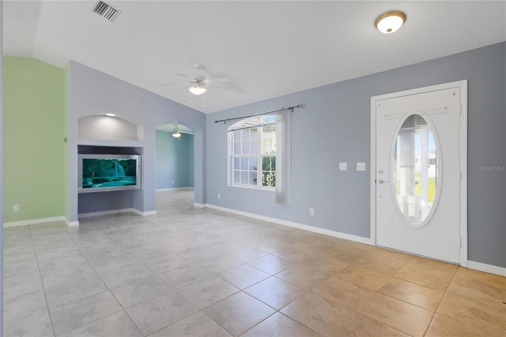 Под контрактом: $299,000 (3 спален, 2 ванн, 1512 Квадратных фут)