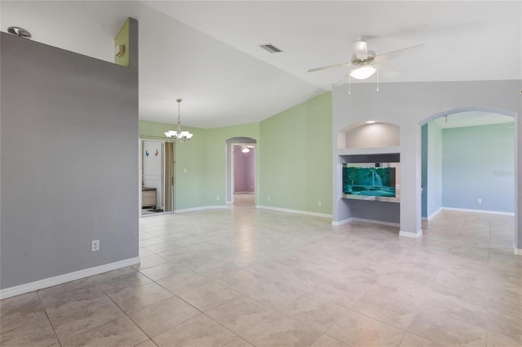 Под контрактом: $299,000 (3 спален, 2 ванн, 1512 Квадратных фут)