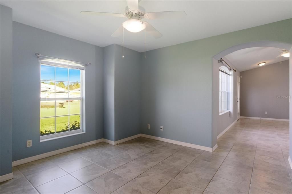 Под контрактом: $299,000 (3 спален, 2 ванн, 1512 Квадратных фут)