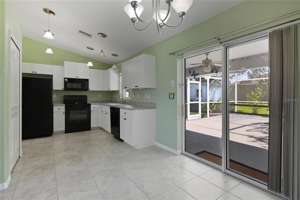 Под контрактом: $299,000 (3 спален, 2 ванн, 1512 Квадратных фут)