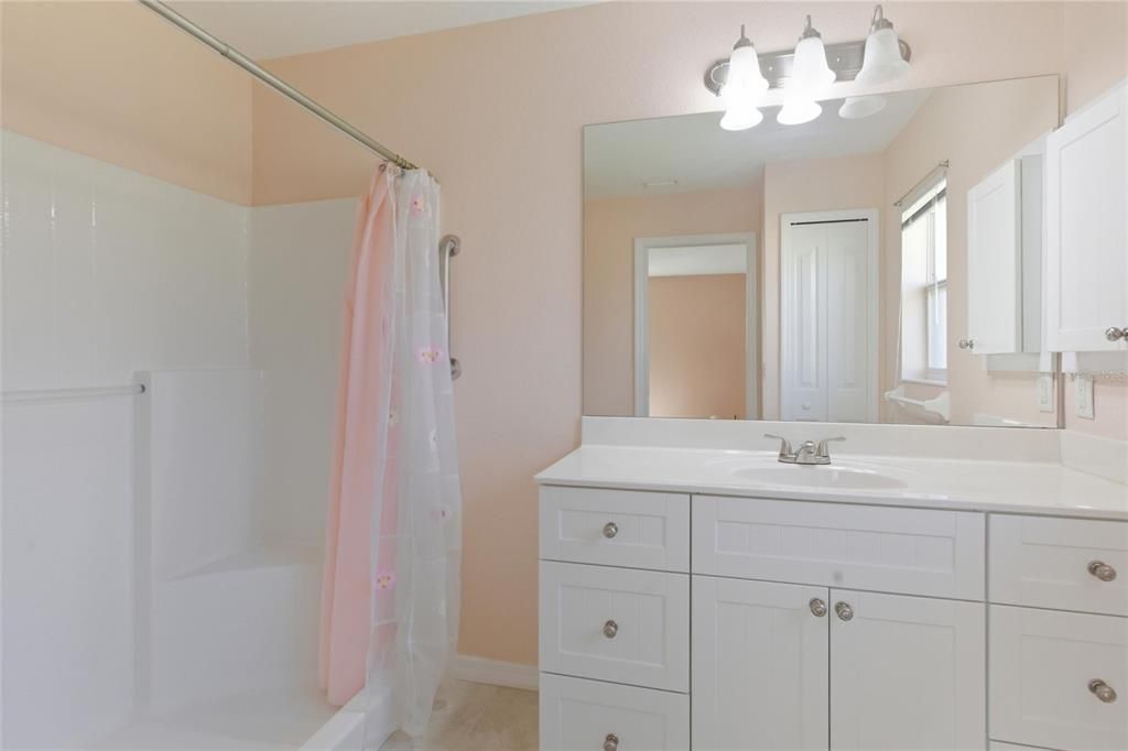 Под контрактом: $299,000 (3 спален, 2 ванн, 1512 Квадратных фут)