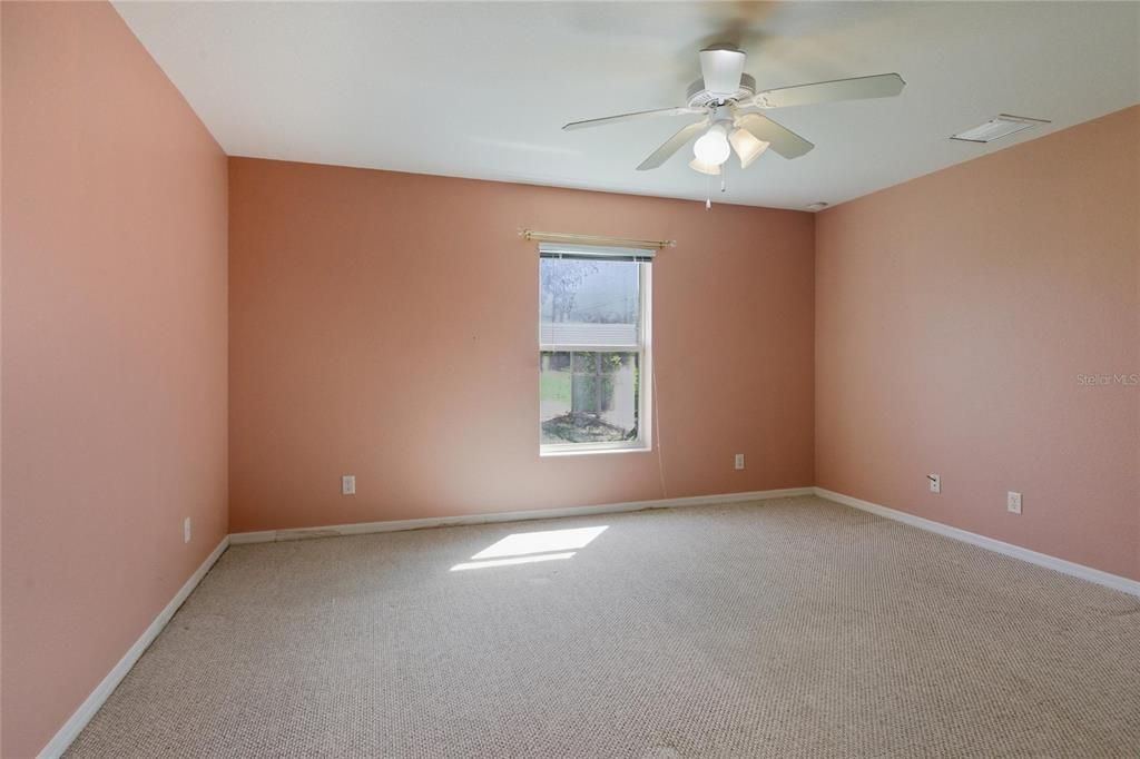 Под контрактом: $299,000 (3 спален, 2 ванн, 1512 Квадратных фут)