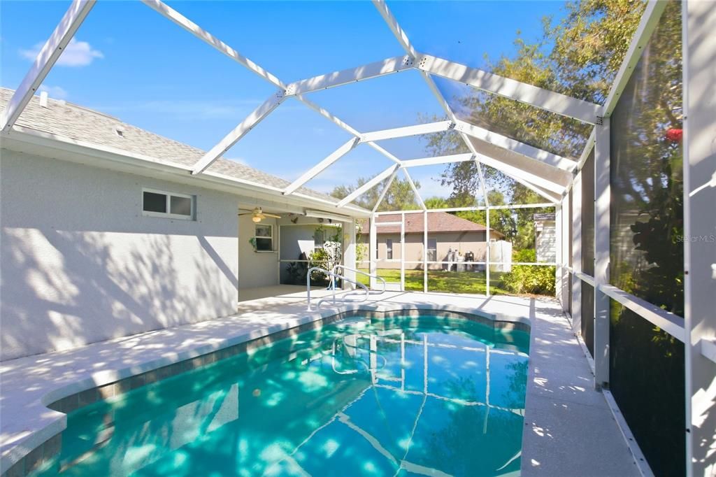 Под контрактом: $299,000 (3 спален, 2 ванн, 1512 Квадратных фут)