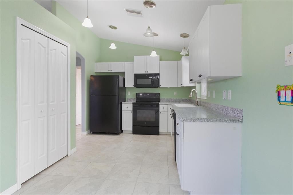 Под контрактом: $299,000 (3 спален, 2 ванн, 1512 Квадратных фут)