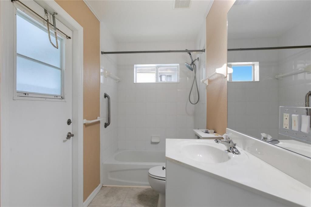 Под контрактом: $299,000 (3 спален, 2 ванн, 1512 Квадратных фут)