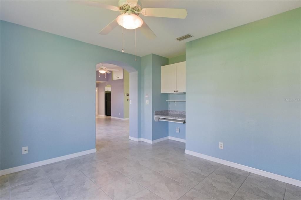 Под контрактом: $299,000 (3 спален, 2 ванн, 1512 Квадратных фут)