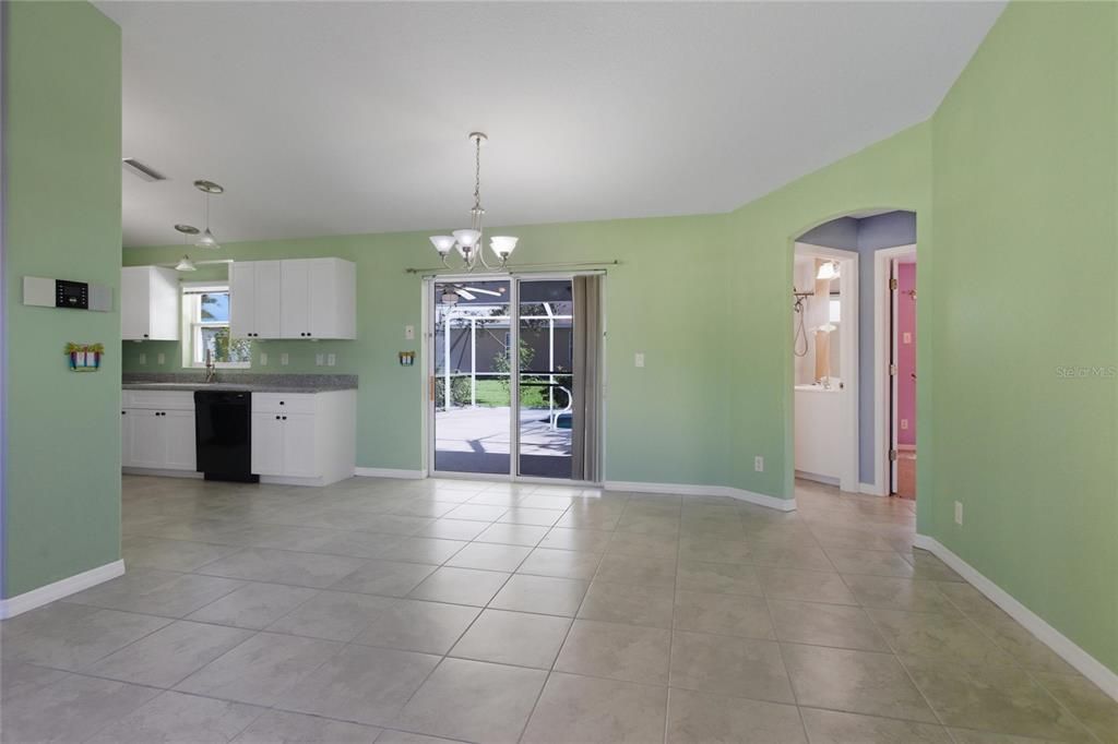 Под контрактом: $299,000 (3 спален, 2 ванн, 1512 Квадратных фут)