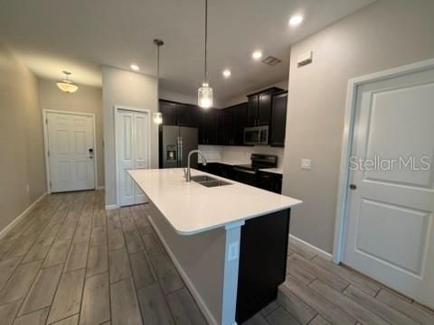 Activo con contrato: $2,000 (2 camas, 2 baños, 1284 Pies cuadrados)