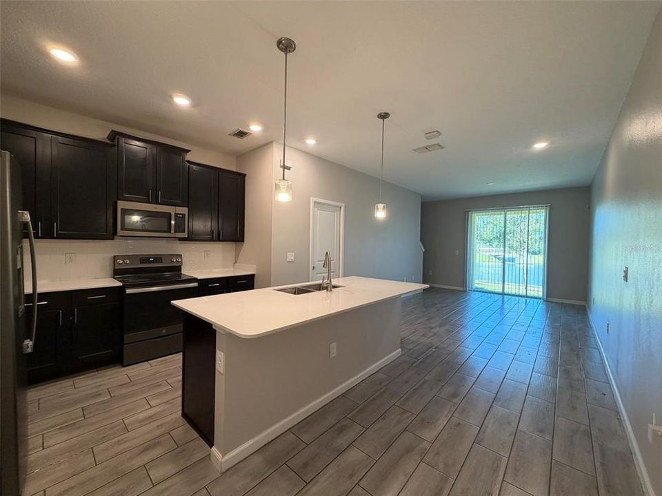 Activo con contrato: $2,000 (2 camas, 2 baños, 1284 Pies cuadrados)