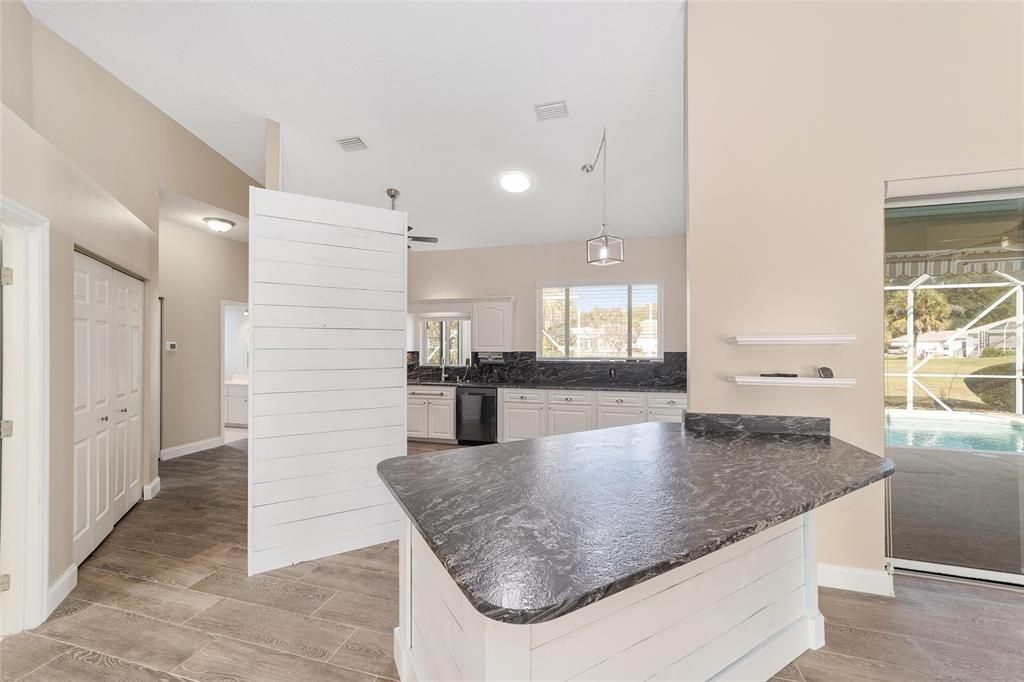 待售: $368,000 (3 贝兹, 2 浴室, 1808 平方英尺)