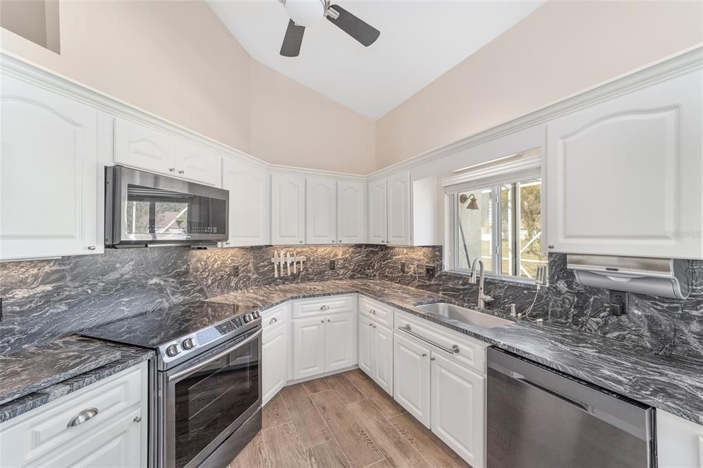 待售: $368,000 (3 贝兹, 2 浴室, 1808 平方英尺)