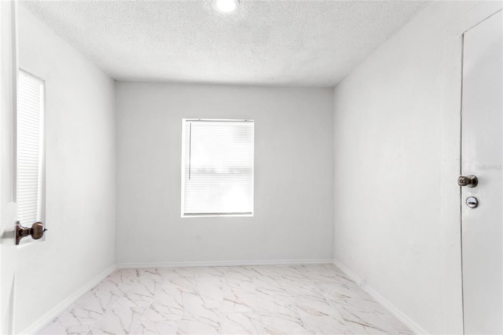 For Sale: $350,000 (2 beds, 1 baths, 825 Square Feet)