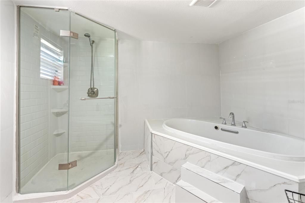 For Sale: $350,000 (2 beds, 1 baths, 825 Square Feet)