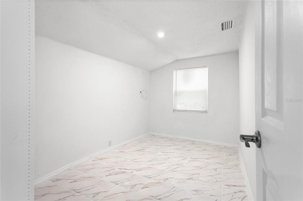 For Sale: $350,000 (2 beds, 1 baths, 825 Square Feet)