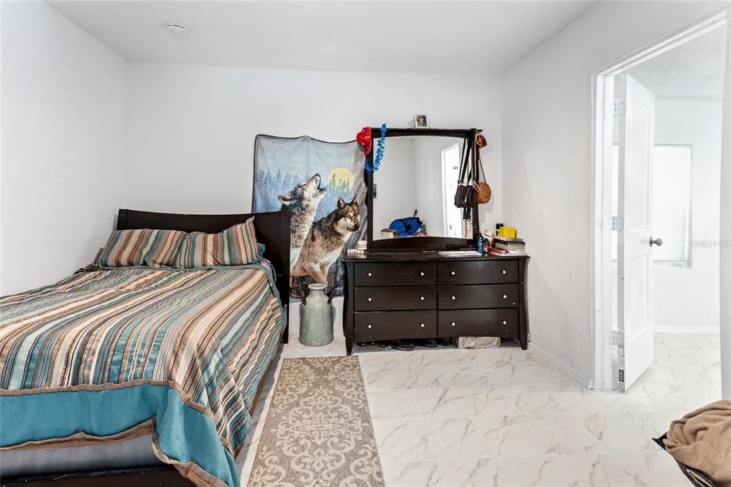 For Sale: $350,000 (2 beds, 1 baths, 825 Square Feet)