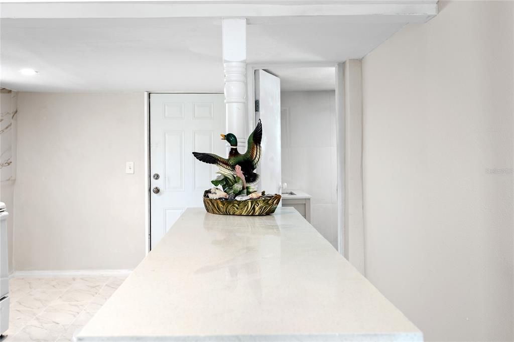 For Sale: $350,000 (2 beds, 1 baths, 825 Square Feet)