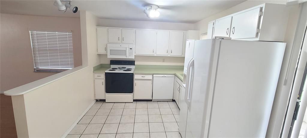 出租: $1,400 (2 贝兹, 1 浴室, 1024 平方英尺)