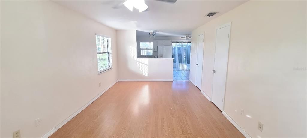 出租: $1,400 (2 贝兹, 1 浴室, 1024 平方英尺)